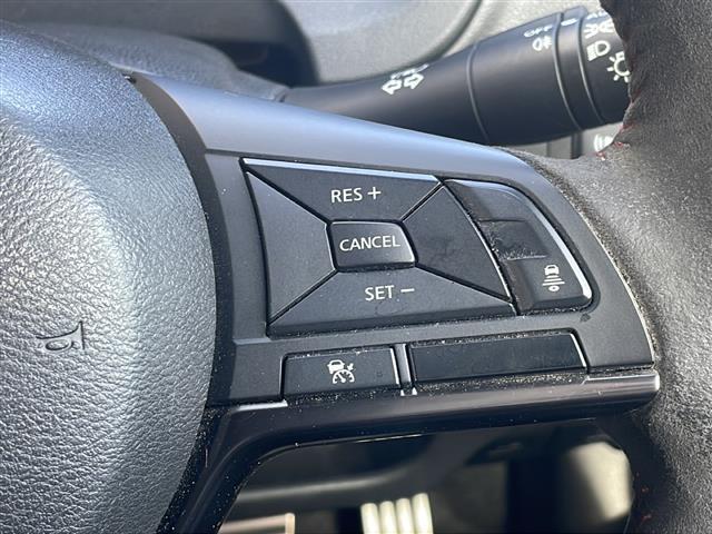 ノート ｅ－パワーニスモ　Ｓ　ニスモ専用オプションレカロシート　インナミラ　全方位　ＥＴＣ　純正ナビ　ニスモマット　ＬＥＤライト　純正１６インチＡＷ　エマージェンシーブレーキ　レーンキープアシスト（6枚目）