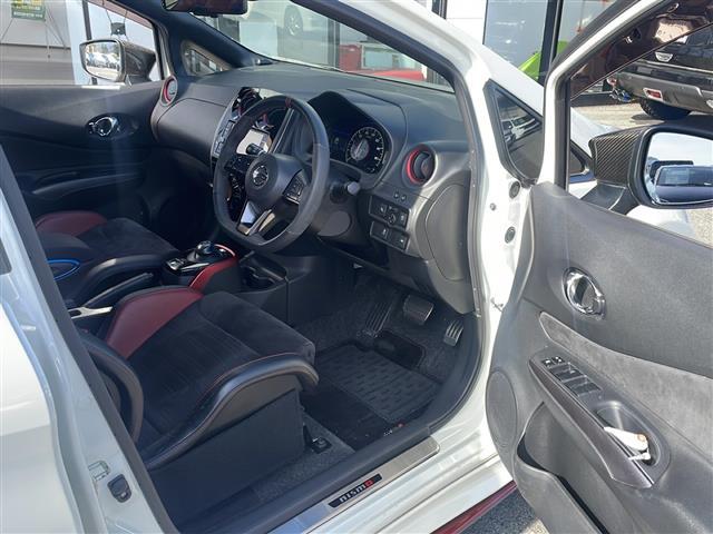 ノート ｅ－パワーニスモ　Ｓ　ニスモ専用オプションレカロシート　インナミラ　全方位　ＥＴＣ　純正ナビ　ニスモマット　ＬＥＤライト　純正１６インチＡＷ　エマージェンシーブレーキ　レーンキープアシスト（19枚目）