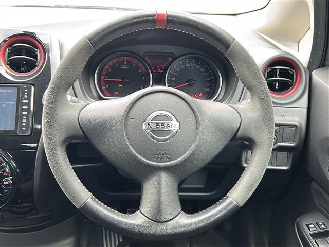 ノート ニスモ　Ｓ　５速ＭＴ　社外ナビ　ＣＤ　ＤＶＤ　ＢＴ　フルセグＴＶ　バックカメラ　ＥＴＣ　スマートキー　電動格納ミラー　ＬＥＤオートライト（3枚目）