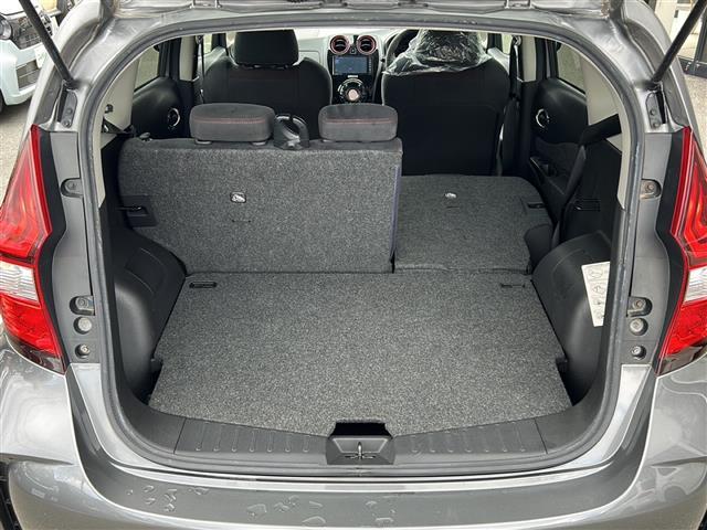 ノート ニスモ　Ｓ　５速ＭＴ　社外ナビ　ＣＤ　ＤＶＤ　ＢＴ　フルセグＴＶ　バックカメラ　ＥＴＣ　スマートキー　電動格納ミラー　ＬＥＤオートライト（9枚目）