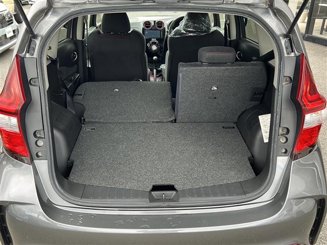 ノート ニスモ　Ｓ　５速ＭＴ　社外ナビ　ＣＤ　ＤＶＤ　ＢＴ　フルセグＴＶ　バックカメラ　ＥＴＣ　スマートキー　電動格納ミラー　ＬＥＤオートライト（10枚目）