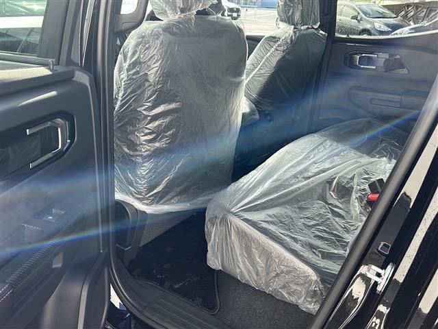 トライトン ＧＳＲ　衝突軽減システム　純正ナビ　フルセグＴＶ　Ｂｌｕｅｔｏｏｔｈ　全方位カメラ　半革　運転席パワーシート　前席シートヒーター　レーダークルーズコントロール　ステアリングヒーター　ＢＳＭ　フロアマット（9枚目）