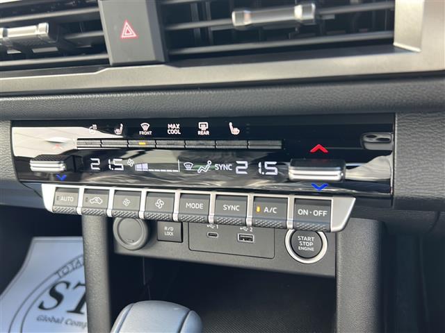 トライトン ＧＳＲ　衝突軽減システム　純正ナビ　フルセグＴＶ　Ｂｌｕｅｔｏｏｔｈ　全方位カメラ　半革　運転席パワーシート　前席シートヒーター　レーダークルーズコントロール　ステアリングヒーター　ＢＳＭ　フロアマット（16枚目）