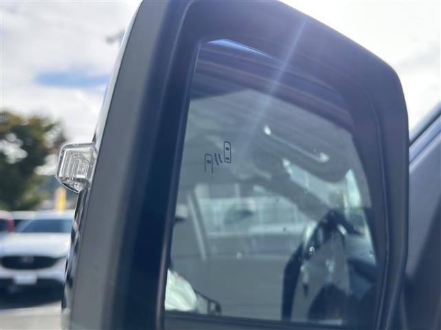 トライトン ＧＳＲ　衝突軽減システム　純正ナビ　フルセグＴＶ　Ｂｌｕｅｔｏｏｔｈ　全方位カメラ　半革　運転席パワーシート　前席シートヒーター　レーダークルーズコントロール　ステアリングヒーター　ＢＳＭ　フロアマット（19枚目）