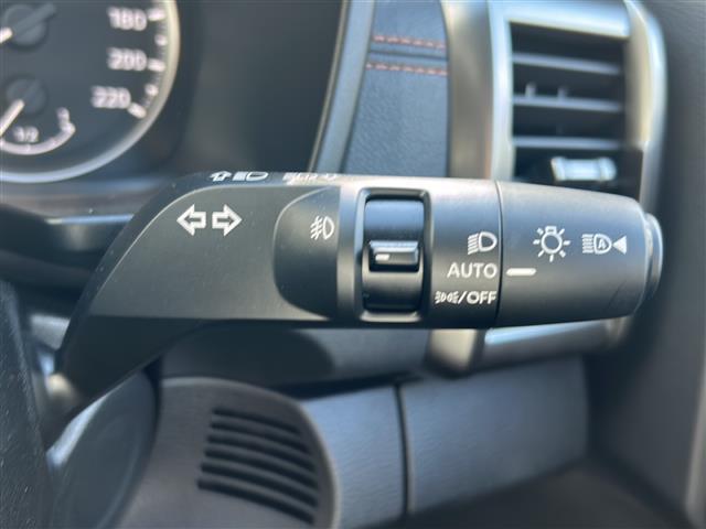 トライトン ＧＳＲ　衝突軽減システム　純正ナビ　フルセグＴＶ　Ｂｌｕｅｔｏｏｔｈ　全方位カメラ　半革　運転席パワーシート　前席シートヒーター　レーダークルーズコントロール　ステアリングヒーター　ＢＳＭ　フロアマット（21枚目）