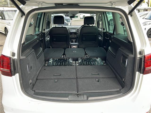 シャラン TDI ハイライン 1オナ 半革 BSM 電動リア ドラレコ ETC ルーフレール パドルシフト 電動パーキングブレーキ 純正フロアマット フルセグTV レーンキープアシスト 両側電動スライドドア 衝突軽減システム(11枚目)