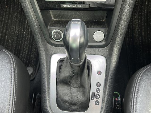 シャラン TDI ハイライン 1オナ 半革 BSM 電動リア ドラレコ ETC ルーフレール パドルシフト 電動パーキングブレーキ 純正フロアマット フルセグTV レーンキープアシスト 両側電動スライドドア 衝突軽減システム(25枚目)