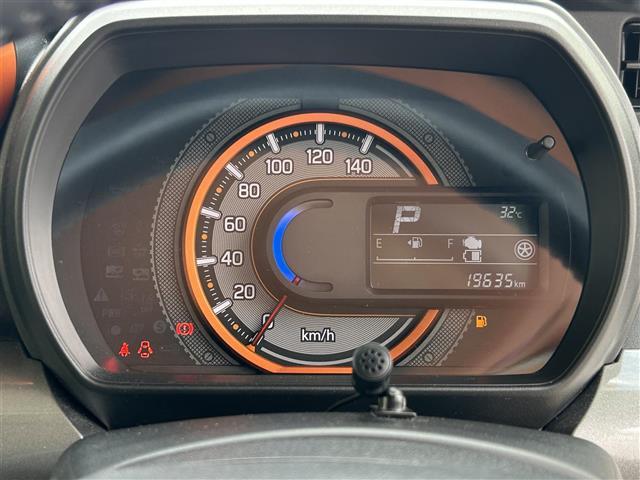 【　メーター　】メーターまわりも鮮やかに照らし出され、デザイン、安全性ともにバッチリですね♪