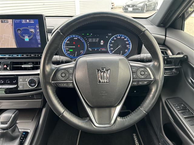 クラウンハイブリッド ＲＳ　リミテッドＩＩ　衝突軽減　１２．３型ナビ　全周囲カメラ　フルセグＴＶ　ＢＴ　ＣＤ　ＤＶＤ　レザーシート　パワーシート　シートヒーター　ベンチレーション　ＨＵＤ　ＢＳＭ　レーダークルーズコントロール　ＥＴＣ　ＬＥＤ（3枚目）