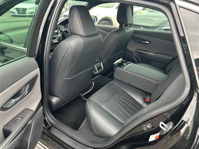 クラウンハイブリッド ＲＳ　リミテッドＩＩ　衝突軽減　１２．３型ナビ　全周囲カメラ　フルセグＴＶ　ＢＴ　ＣＤ　ＤＶＤ　レザーシート　パワーシート　シートヒーター　ベンチレーション　ＨＵＤ　ＢＳＭ　レーダークルーズコントロール　ＥＴＣ　ＬＥＤ（10枚目）