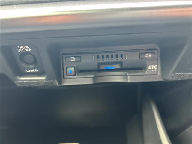 クラウンハイブリッド ＲＳ　リミテッドＩＩ　衝突軽減　１２．３型ナビ　全周囲カメラ　フルセグＴＶ　ＢＴ　ＣＤ　ＤＶＤ　レザーシート　パワーシート　シートヒーター　ベンチレーション　ＨＵＤ　ＢＳＭ　レーダークルーズコントロール　ＥＴＣ　ＬＥＤ（27枚目）