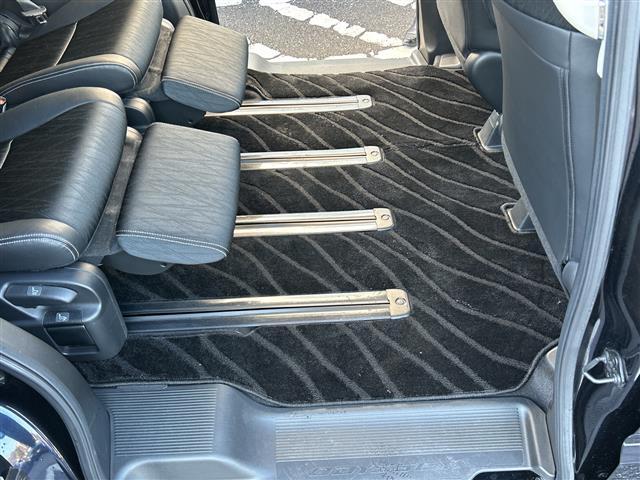 オデッセイ アブソルート・ＥＸ　衝突軽減ブレーキ　ナビ　フルセグＴＶ　ＢＴ　バックカメラ　ドラレコ　両側パワースライドドア　クルーズコントロール　ブラインドスポットモニター　パワーシート　ビルトインＥＴＣ　サイドシェード（7枚目）