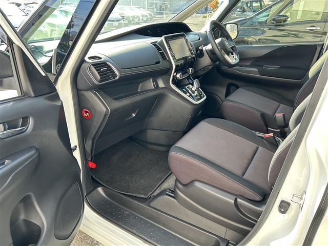 セレナ e-パワー ハイウェイスターV 純正9型ナビ アラウンドビューモニター フルセグTV CD DVD Bluetooth プロパイロット スマートルームミラー 電動パーキング 両側パワースライドドア ETC 前後ドラレコ 床下ラゲッジ(22枚目)