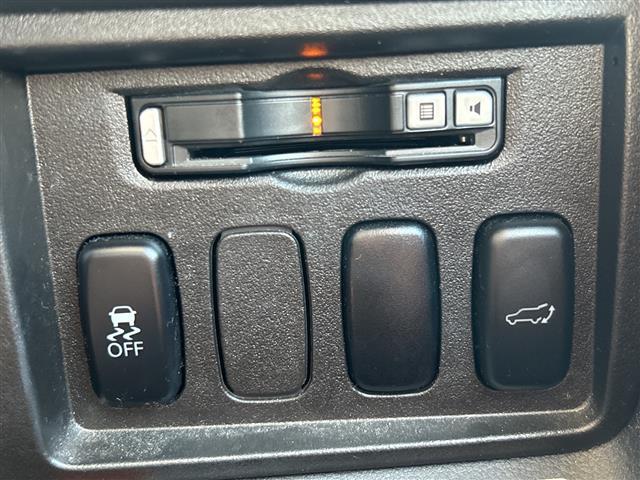 デリカＤ：５ Ｄ　パワーパッケージ　フリップダウンモニター　社外１６ＡＷ　クルーズコントロール　シートヒーター　両側パワースライドドア　デジタルインナーミラー　バックカメラ　ＥＴＣ　フルセグＴＶ　ナビ　ＣＤ　ＤＶＤ　Ｂｌｕｅｔｏｏｔｈ（13枚目）