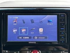 【ディスプレイオーディオ】スマホに接続すれば「Ａｐｐｌｅ　ＣａｒＰｌａｙ」または「Ａｎｄｒｏｉｄ　Ａｕｔｏ」から、アプリのナビや電話・メッセージ・音楽などが利用できます！ 2