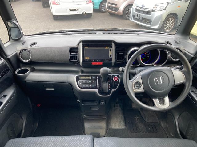 Ｎ－ＢＯＸカスタム Ｇ・Ｌパッケージ　バックカメラ　両側スライド・片側電動　ナビ　ＴＶ　オートライト　ＨＩＤ　スマートキー　アイドリングストップ　電動格納ミラー　ベンチシート　ＣＶＴ　盗難防止システム　ＡＢＳ　ＥＳＣ　ＣＤ　ＤＶＤ再生（2枚目）