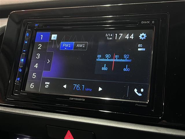 フィット ｅ：ＨＥＶベーシック　社外ディスプレイオーディオ　バックカメラ　Ｂｌｕｅｔｏｏｔｈ接続　ＣＤ再生　ＤＶＤ再生　ＦＭ　ＥＴＣ車載器　衝突被害軽減ブレーキ　チップアップシート　クリアランスソナー（5枚目）