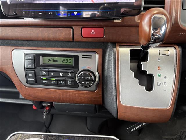 ハイエースワゴン ＧＬ　アルパインナビ／後席モニター　片側パワスラ　パイオニアスピーカー　衝突軽減　レーンキープ　コーナーセンサー前後　全方位　１００Ｖ充電　ドラレコ前後　ＥＴＣ　デジタルインナーミラー　社外マット（18枚目）