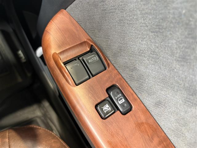 ハイエースワゴン ＧＬ　アルパインナビ／後席モニター　片側パワスラ　パイオニアスピーカー　衝突軽減　レーンキープ　コーナーセンサー前後　全方位　１００Ｖ充電　ドラレコ前後　ＥＴＣ　デジタルインナーミラー　社外マット（20枚目）