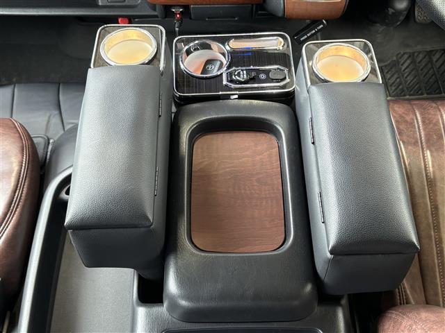 ハイエースワゴン ＧＬ　アルパインナビ／後席モニター　片側パワスラ　パイオニアスピーカー　衝突軽減　レーンキープ　コーナーセンサー前後　全方位　１００Ｖ充電　ドラレコ前後　ＥＴＣ　デジタルインナーミラー　社外マット（25枚目）