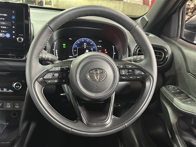 ヤリスクロス Z ウルバーノ 純正ナビ レーダークルーズコントロール レーンキープアシスト プリクラッシュセーフティー パノラミックビューモニター ステアリングヒーター パワーシート シートヒーター SOSコール ステリも ETC(8枚目)