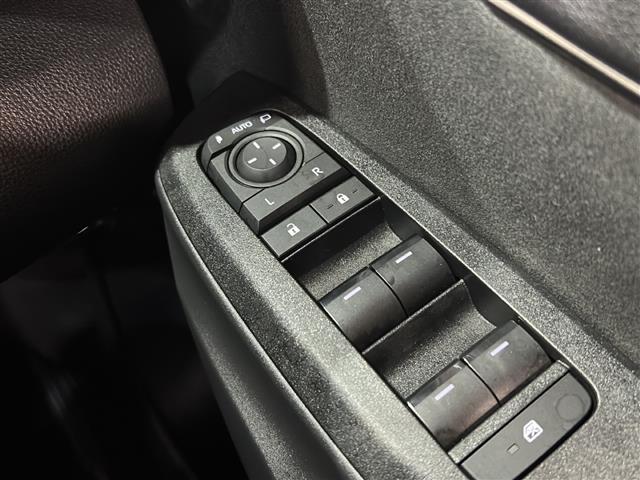 ヤリスクロス Z ウルバーノ 純正ナビ レーダークルーズコントロール レーンキープアシスト プリクラッシュセーフティー パノラミックビューモニター ステアリングヒーター パワーシート シートヒーター SOSコール ステリも ETC(20枚目)