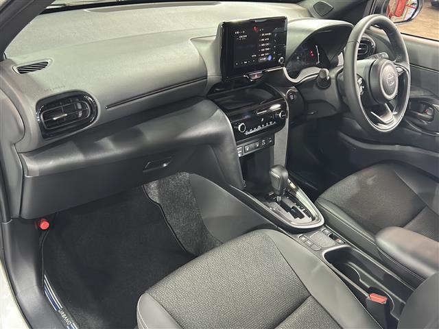 ヤリスクロス Z ウルバーノ 純正ナビ レーダークルーズコントロール レーンキープアシスト プリクラッシュセーフティー パノラミックビューモニター ステアリングヒーター パワーシート シートヒーター SOSコール ステリも ETC(23枚目)