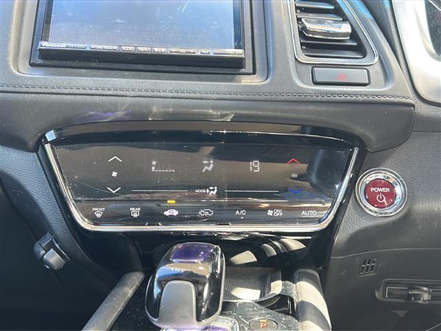 ヴェゼル ハイブリッドＸ　社外ＳＤナビ・ＤＶＤ・ＣＤ・ワンセグＴＶ・ＵＳＢ・ｉＰｏｄ・ＡＭ・ＦＭ・ＶＴＲ・プリクラッシュ・バックカメラ・パドルシフト・クルーズコントロール・ステアリングリモコン・横滑り防止・純正アルミホイール（12枚目）