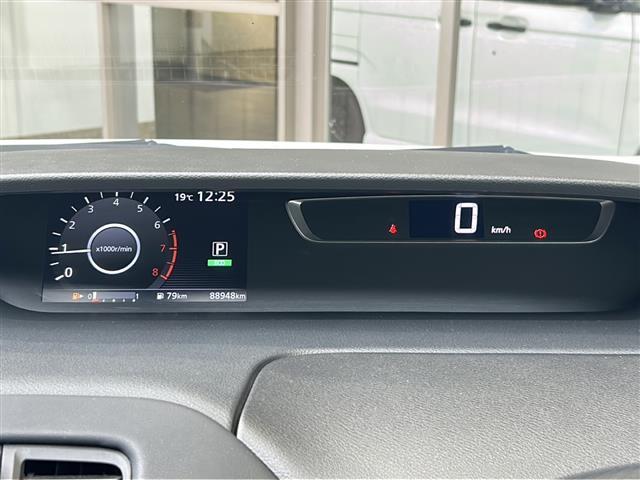 セレナ ハイウェイスター 社外ナビ フリップダウンモニター エマージェンシーブレーキ 両側パワスラ 前後ドラレコ ETC LEDヘッドライト 純正アルミ バックカメラ レー探 車線逸脱警報 アイドリングストップ 横滑り防止装置(6枚目)