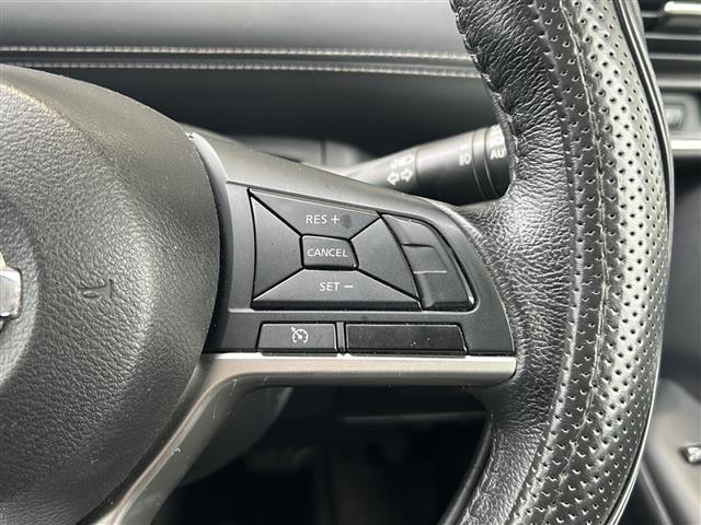 セレナ ハイウェイスター 社外ナビ フリップダウンモニター エマージェンシーブレーキ 両側パワスラ 前後ドラレコ ETC LEDヘッドライト 純正アルミ バックカメラ レー探 車線逸脱警報 アイドリングストップ 横滑り防止装置(8枚目)