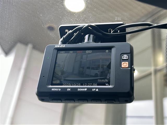 セレナ ハイウェイスター 社外ナビ フリップダウンモニター エマージェンシーブレーキ 両側パワスラ 前後ドラレコ ETC LEDヘッドライト 純正アルミ バックカメラ レー探 車線逸脱警報 アイドリングストップ 横滑り防止装置(19枚目)