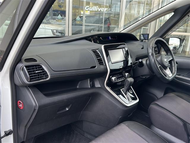 セレナ ハイウェイスター 社外ナビ フリップダウンモニター エマージェンシーブレーキ 両側パワスラ 前後ドラレコ ETC LEDヘッドライト 純正アルミ バックカメラ レー探 車線逸脱警報 アイドリングストップ 横滑り防止装置(28枚目)