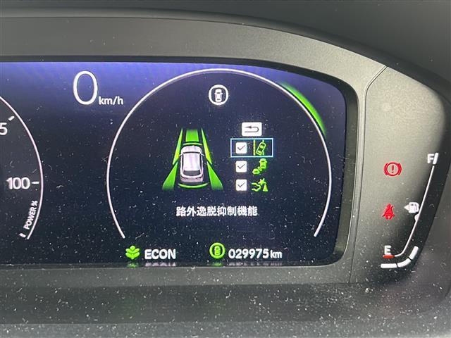 ＺＲ－Ｖ ｅ：ＨＥＶ　Ｚ　純正ナビ・ＡＭ／ＦＭ・ＣＤ・ＤＶＤ・Ｂｌｕｅｔｏｏｔｈ・ＵＳＢ端子・フルセグＴＶ・主要装備・置くだけ充電・ドライブレコーダー・電動リアゲート・ＥＴＣ２．０・シートヒーター・パワーシート・純正マット（8枚目）