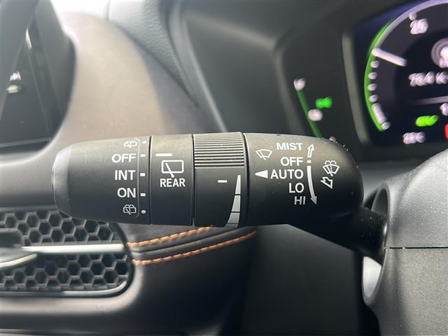 ＺＲ－Ｖ ｅ：ＨＥＶ　Ｚ　純正ナビ・ＡＭ／ＦＭ・ＣＤ・ＤＶＤ・Ｂｌｕｅｔｏｏｔｈ・ＵＳＢ端子・フルセグＴＶ・主要装備・置くだけ充電・ドライブレコーダー・電動リアゲート・ＥＴＣ２．０・シートヒーター・パワーシート・純正マット（12枚目）