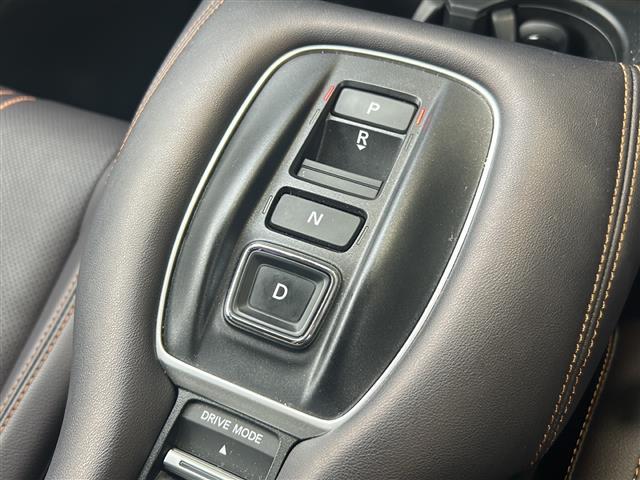 ＺＲ－Ｖ ｅ：ＨＥＶ　Ｚ　純正ナビ・ＡＭ／ＦＭ・ＣＤ・ＤＶＤ・Ｂｌｕｅｔｏｏｔｈ・ＵＳＢ端子・フルセグＴＶ・主要装備・置くだけ充電・ドライブレコーダー・電動リアゲート・ＥＴＣ２．０・シートヒーター・パワーシート・純正マット（14枚目）