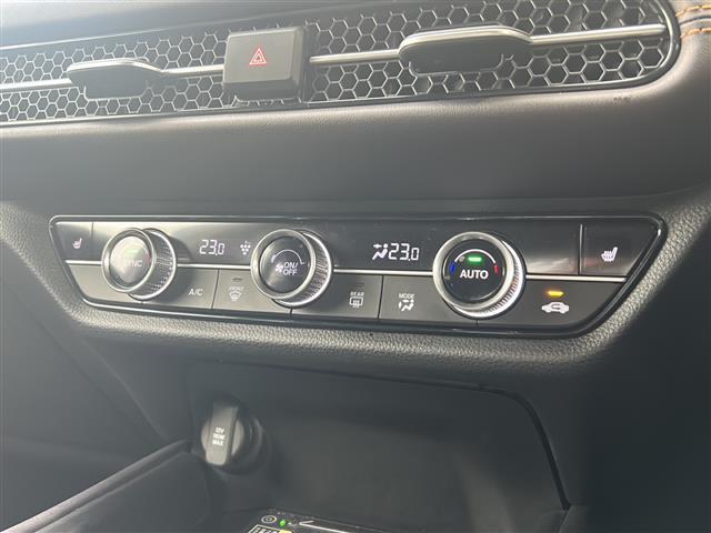 ＺＲ－Ｖ ｅ：ＨＥＶ　Ｚ　純正ナビ・ＡＭ／ＦＭ・ＣＤ・ＤＶＤ・Ｂｌｕｅｔｏｏｔｈ・ＵＳＢ端子・フルセグＴＶ・主要装備・置くだけ充電・ドライブレコーダー・電動リアゲート・ＥＴＣ２．０・シートヒーター・パワーシート・純正マット（15枚目）