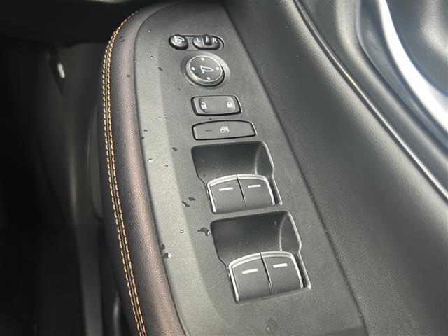 ＺＲ－Ｖ ｅ：ＨＥＶ　Ｚ　純正ナビ・ＡＭ／ＦＭ・ＣＤ・ＤＶＤ・Ｂｌｕｅｔｏｏｔｈ・ＵＳＢ端子・フルセグＴＶ・主要装備・置くだけ充電・ドライブレコーダー・電動リアゲート・ＥＴＣ２．０・シートヒーター・パワーシート・純正マット（16枚目）