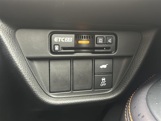 ＺＲ－Ｖ ｅ：ＨＥＶ　Ｚ　純正ナビ・ＡＭ／ＦＭ・ＣＤ・ＤＶＤ・Ｂｌｕｅｔｏｏｔｈ・ＵＳＢ端子・フルセグＴＶ・主要装備・置くだけ充電・ドライブレコーダー・電動リアゲート・ＥＴＣ２．０・シートヒーター・パワーシート・純正マット（17枚目）