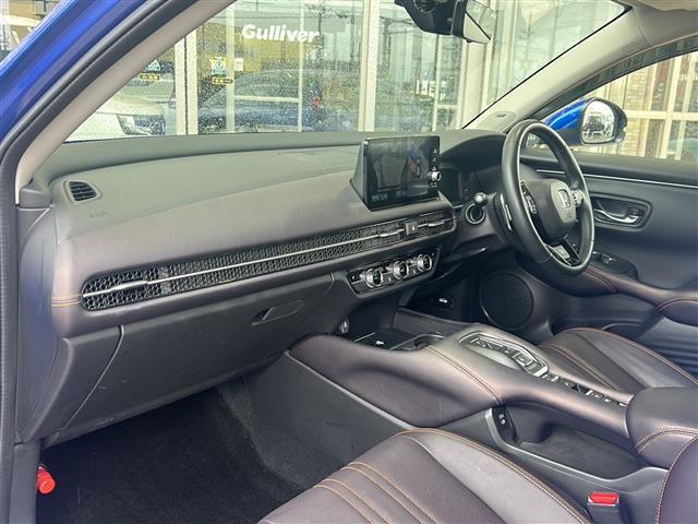 ＺＲ－Ｖ ｅ：ＨＥＶ　Ｚ　純正ナビ・ＡＭ／ＦＭ・ＣＤ・ＤＶＤ・Ｂｌｕｅｔｏｏｔｈ・ＵＳＢ端子・フルセグＴＶ・主要装備・置くだけ充電・ドライブレコーダー・電動リアゲート・ＥＴＣ２．０・シートヒーター・パワーシート・純正マット（24枚目）