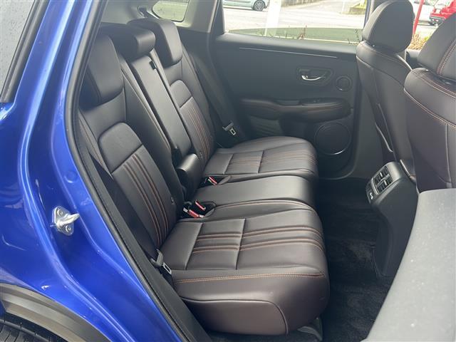 ＺＲ－Ｖ ｅ：ＨＥＶ　Ｚ　純正ナビ・ＡＭ／ＦＭ・ＣＤ・ＤＶＤ・Ｂｌｕｅｔｏｏｔｈ・ＵＳＢ端子・フルセグＴＶ・主要装備・置くだけ充電・ドライブレコーダー・電動リアゲート・ＥＴＣ２．０・シートヒーター・パワーシート・純正マット（27枚目）