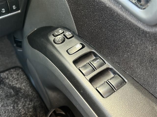 ソリオバンディット ベースグレード オーディオ・両側パワスラ・ドラレコ前・社外フロアマット・純正アルミホイール・キセノンヘッドライト・オートライト・フォグランプ・スマートキー・プッシュスタート・オートエアコン・Wエアバック・ス(13枚目)