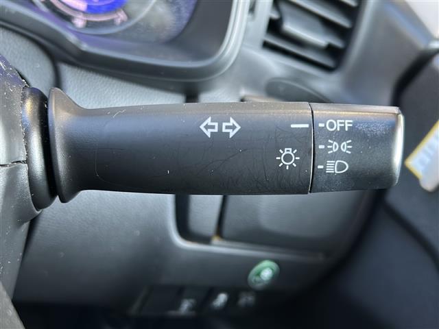 フィット 13G・Fパッケージ 社外ナビ・Bluetooth・CD・AUX・AM・FM・バックカメラ・横滑り防止装置・ステアリングリモコン・純正フロアマット・純正ホイールキャップ・プッシュスタート・スマートキー・アイドリングストップ(8枚目)