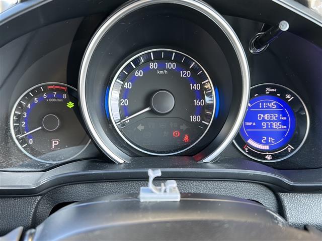 フィット 13G・Fパッケージ 社外ナビ・Bluetooth・CD・AUX・AM・FM・バックカメラ・横滑り防止装置・ステアリングリモコン・純正フロアマット・純正ホイールキャップ・プッシュスタート・スマートキー・アイドリングストップ(9枚目)