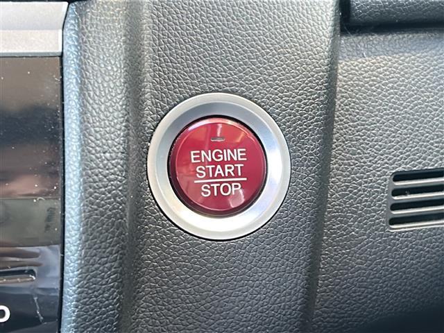 フィット 13G・Fパッケージ 社外ナビ・Bluetooth・CD・AUX・AM・FM・バックカメラ・横滑り防止装置・ステアリングリモコン・純正フロアマット・純正ホイールキャップ・プッシュスタート・スマートキー・アイドリングストップ(10枚目)