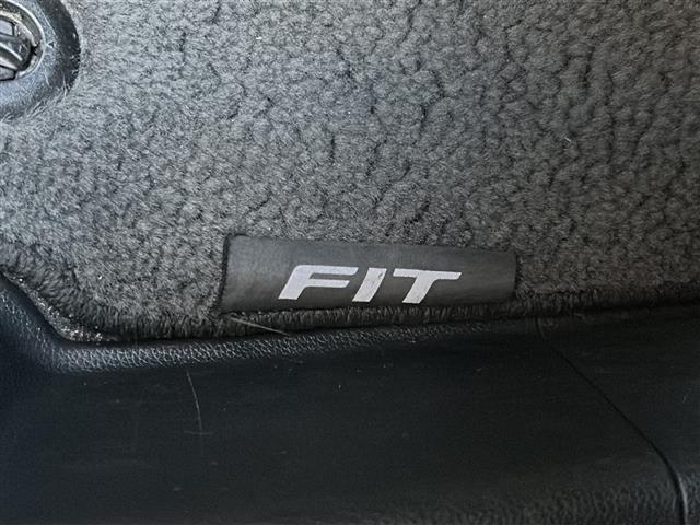 フィット 13G・Fパッケージ 社外ナビ・Bluetooth・CD・AUX・AM・FM・バックカメラ・横滑り防止装置・ステアリングリモコン・純正フロアマット・純正ホイールキャップ・プッシュスタート・スマートキー・アイドリングストップ(17枚目)