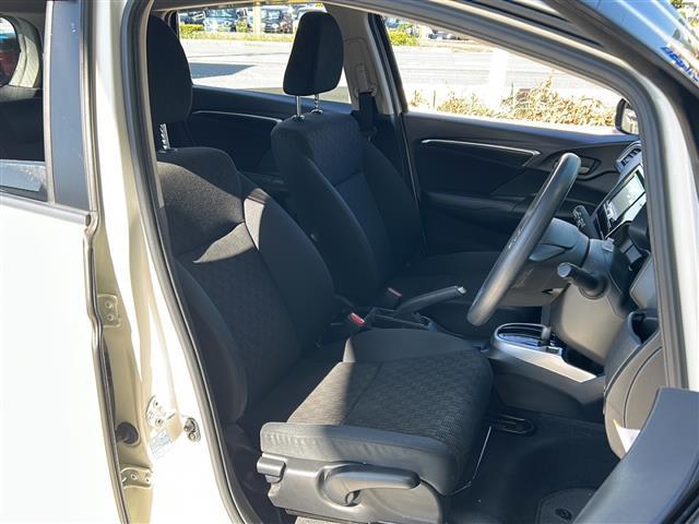 フィット 13G・Fパッケージ 社外ナビ・Bluetooth・CD・AUX・AM・FM・バックカメラ・横滑り防止装置・ステアリングリモコン・純正フロアマット・純正ホイールキャップ・プッシュスタート・スマートキー・アイドリングストップ(18枚目)