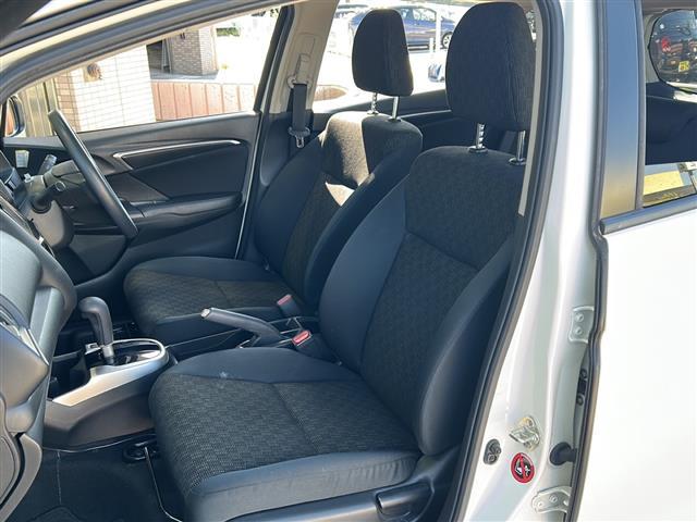 フィット 13G・Fパッケージ 社外ナビ・Bluetooth・CD・AUX・AM・FM・バックカメラ・横滑り防止装置・ステアリングリモコン・純正フロアマット・純正ホイールキャップ・プッシュスタート・スマートキー・アイドリングストップ(20枚目)