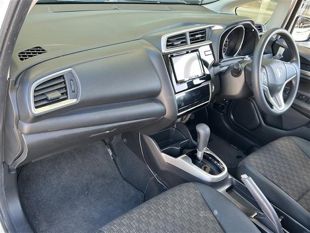 フィット 13G・Fパッケージ 社外ナビ・Bluetooth・CD・AUX・AM・FM・バックカメラ・横滑り防止装置・ステアリングリモコン・純正フロアマット・純正ホイールキャップ・プッシュスタート・スマートキー・アイドリングストップ(21枚目)