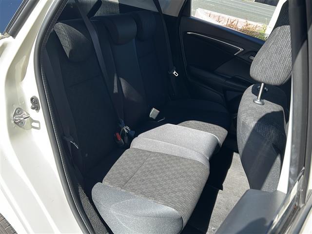 フィット 13G・Fパッケージ 社外ナビ・Bluetooth・CD・AUX・AM・FM・バックカメラ・横滑り防止装置・ステアリングリモコン・純正フロアマット・純正ホイールキャップ・プッシュスタート・スマートキー・アイドリングストップ(22枚目)