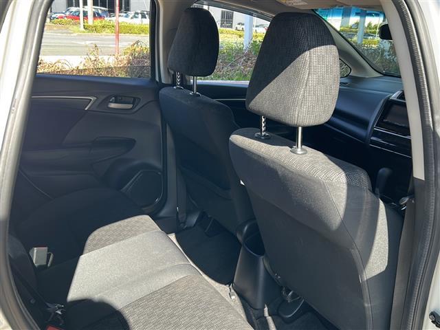 フィット 13G・Fパッケージ 社外ナビ・Bluetooth・CD・AUX・AM・FM・バックカメラ・横滑り防止装置・ステアリングリモコン・純正フロアマット・純正ホイールキャップ・プッシュスタート・スマートキー・アイドリングストップ(23枚目)